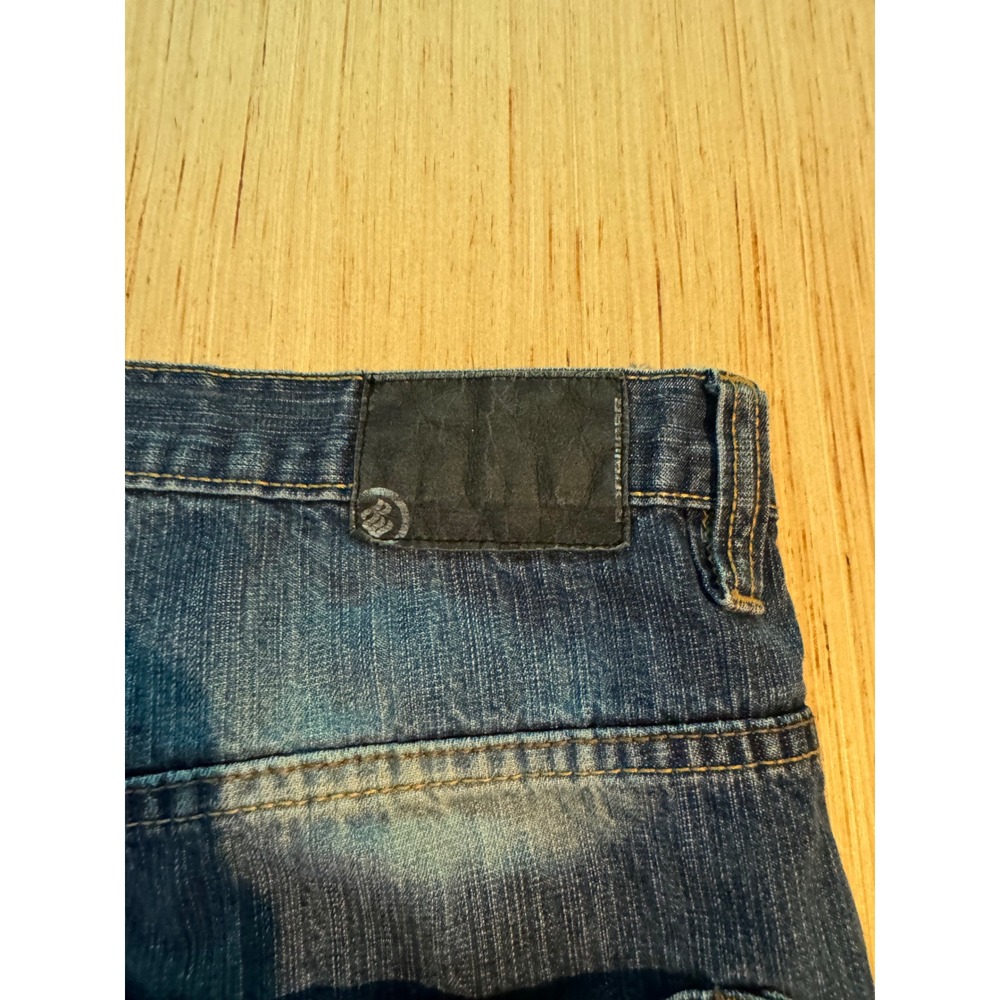 Rocawear Mens Baggy Denim Shorts Blue Medium Wash Embroidered Y2K Size 36 28 - Picture 4 of 8